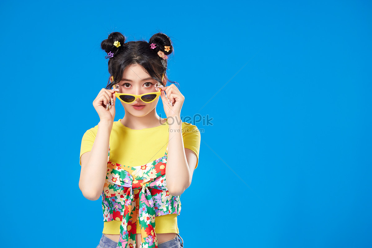 Young Beautiful Girl In Sunglasses Stock Photo - Download Image Now -  Adult, Adults Only, Arts Culture and Entertainment - iStock