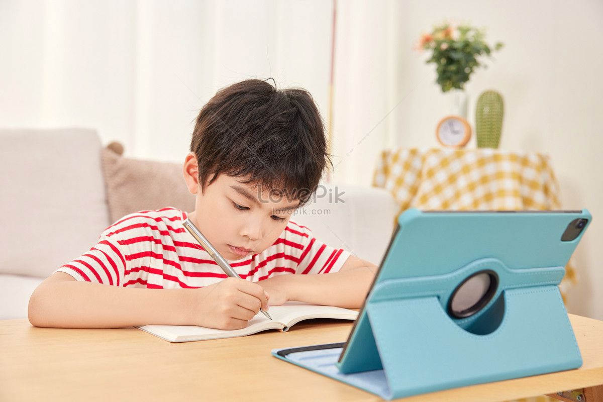Children learn and do homework online Photo